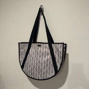 Thirty One ROUND Utility Tote in Moroccan Tile - Perfect Shopping Tote